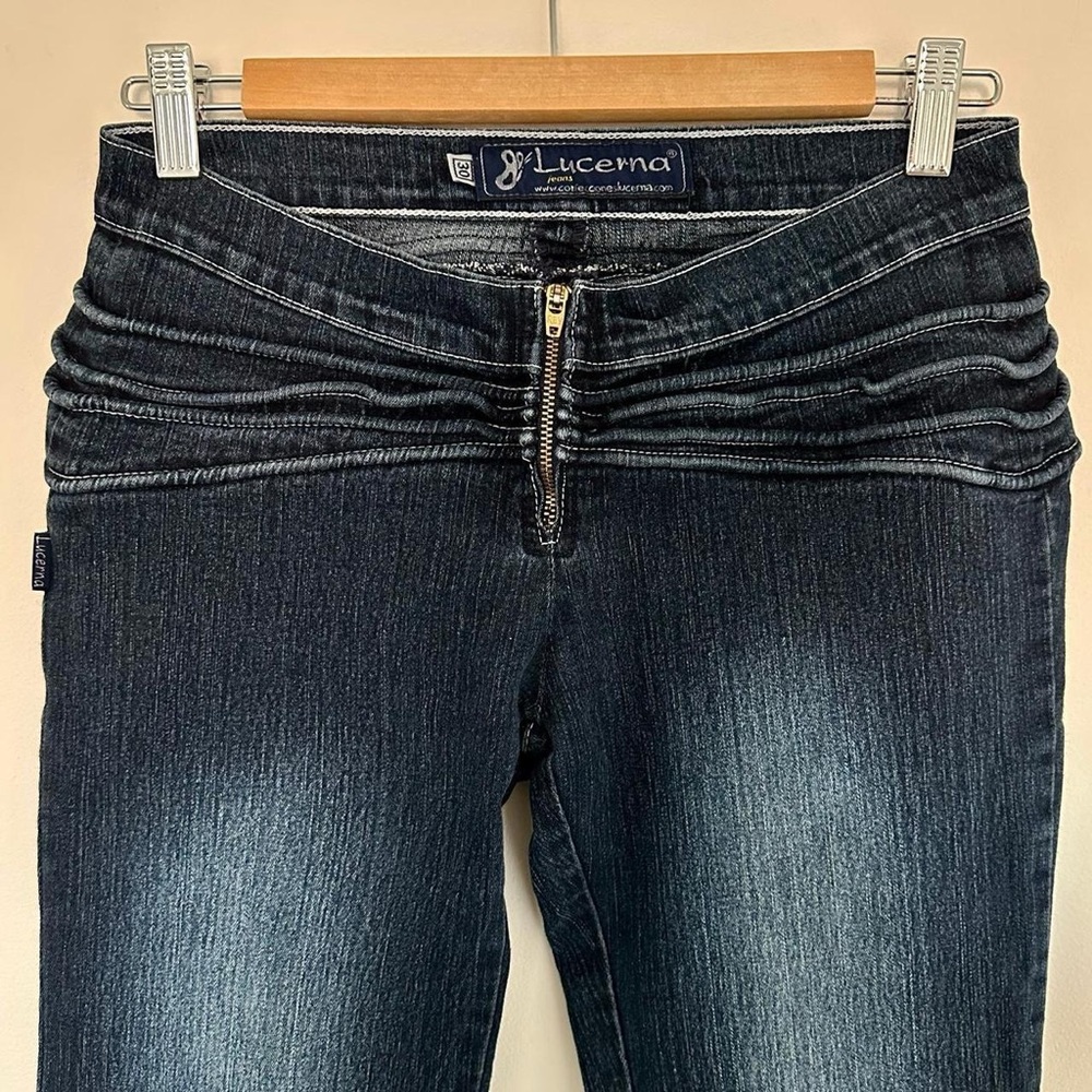 Low-rise 2000s jeans